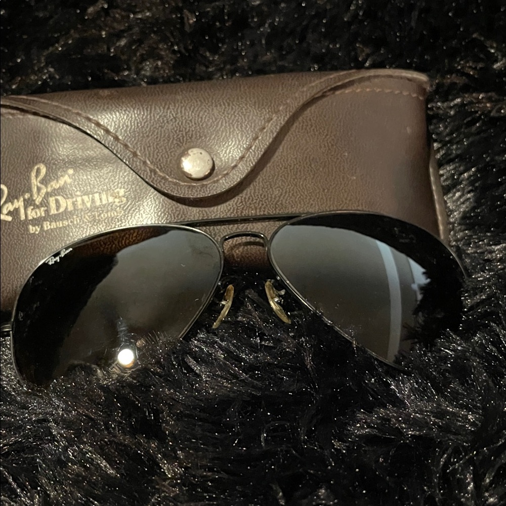 Ray-Ban Black Aviator Sunglasses with Brown Case